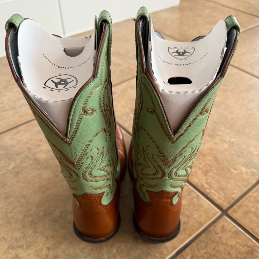Ariat Women's Distressed Boots - Light green / brown - Picture 3 of 9
